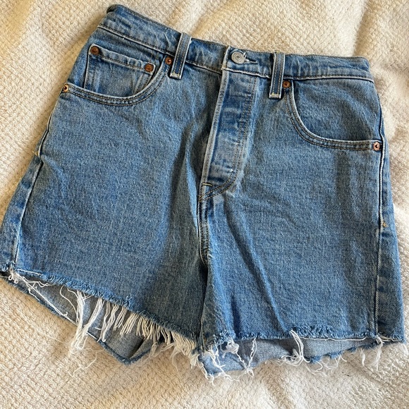 levi ribcage shorts - Picture 2 of 3